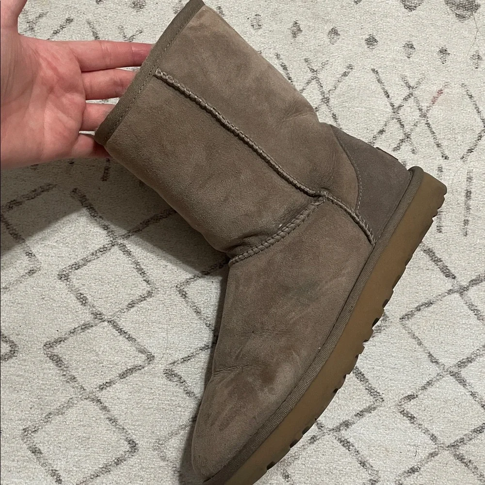 UGG Classic Short Boot Gray Size 8 - Picture 7 of 11